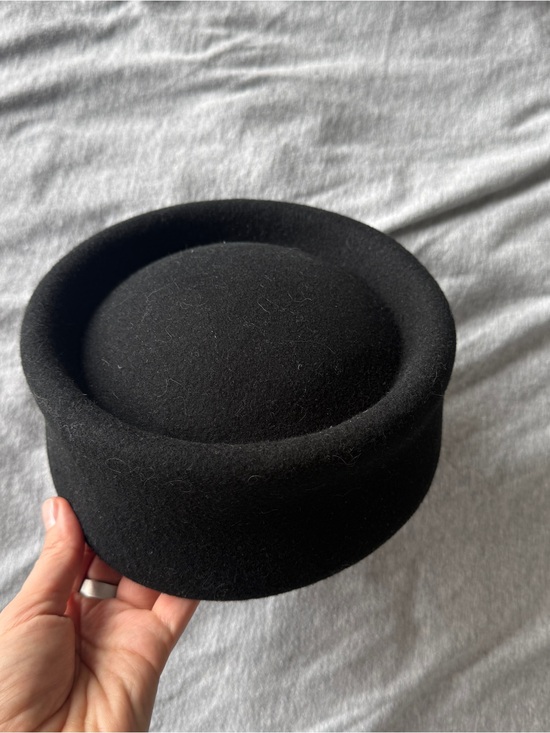 Accessories - Classic Black Round Felt Pillbox Hat